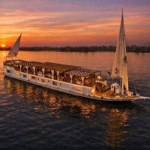 Cleo_at_the_nile